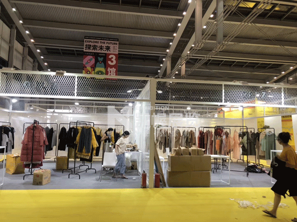 深圳服裝展廳設(shè)計